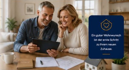 Seniorenpaar betrachtet gemeinsam Informationen auf einem Tablet.